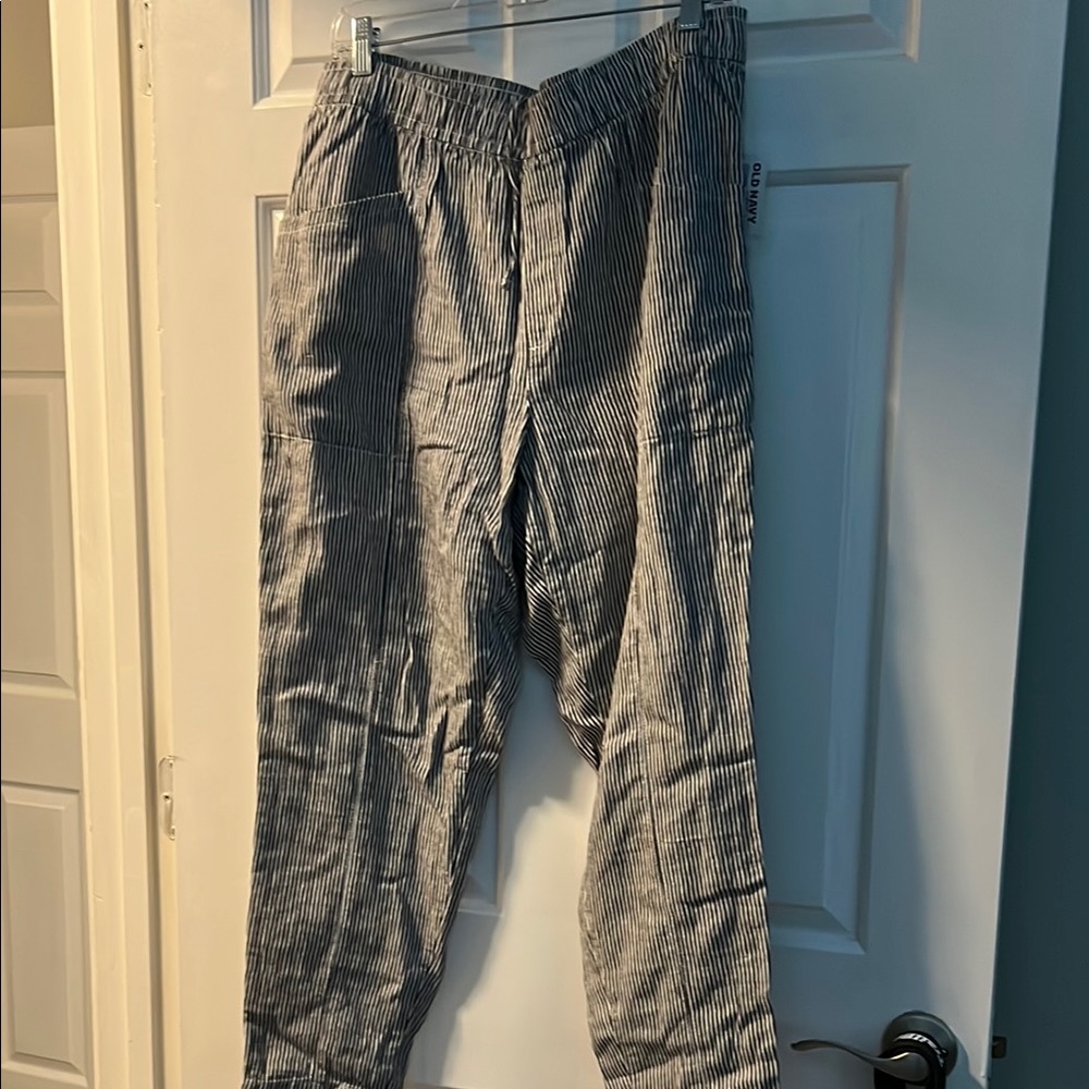 Old Navy Gray Ankle Cropped Pants Relaxed Fit